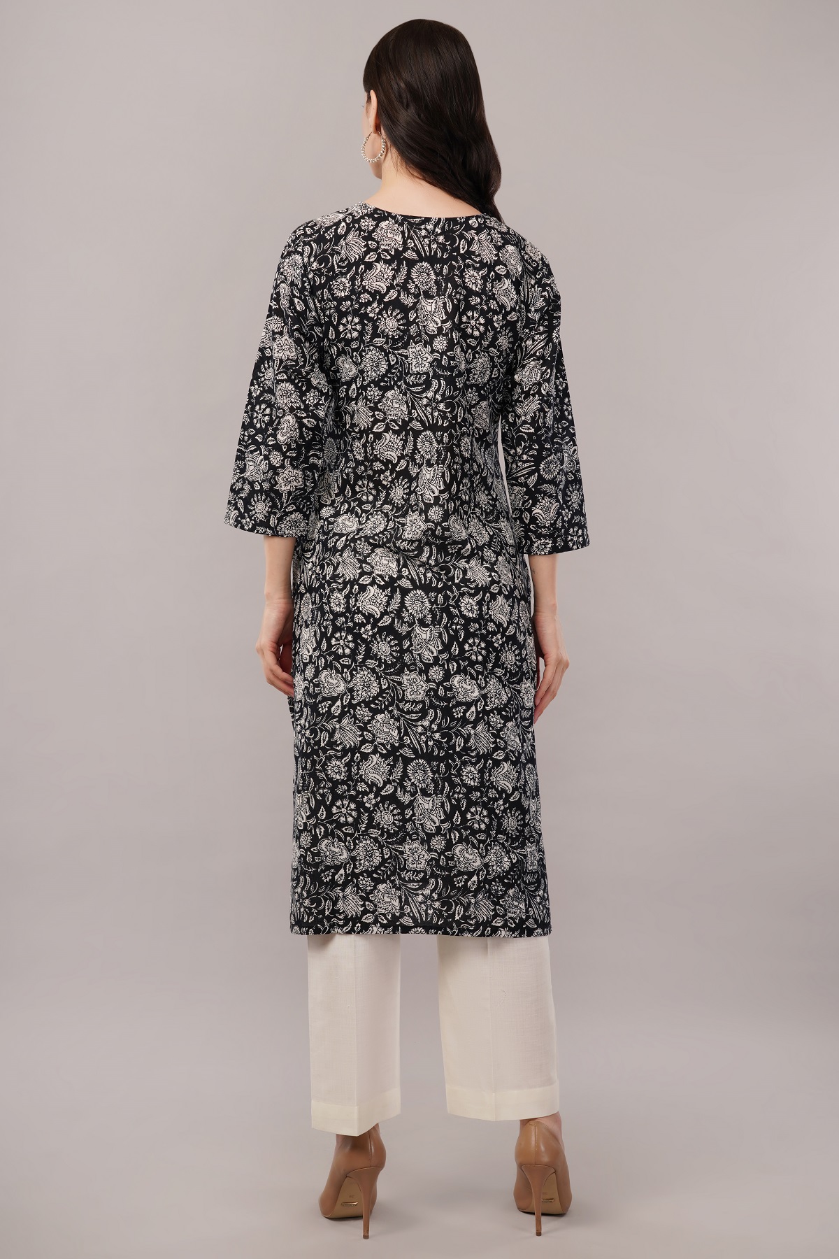Elegant Floral Cotton Kurta, 3/4 Sleeve, Black and White Elegant Floral Cotton Kurta, 3/4 Sleeve, Black and White
