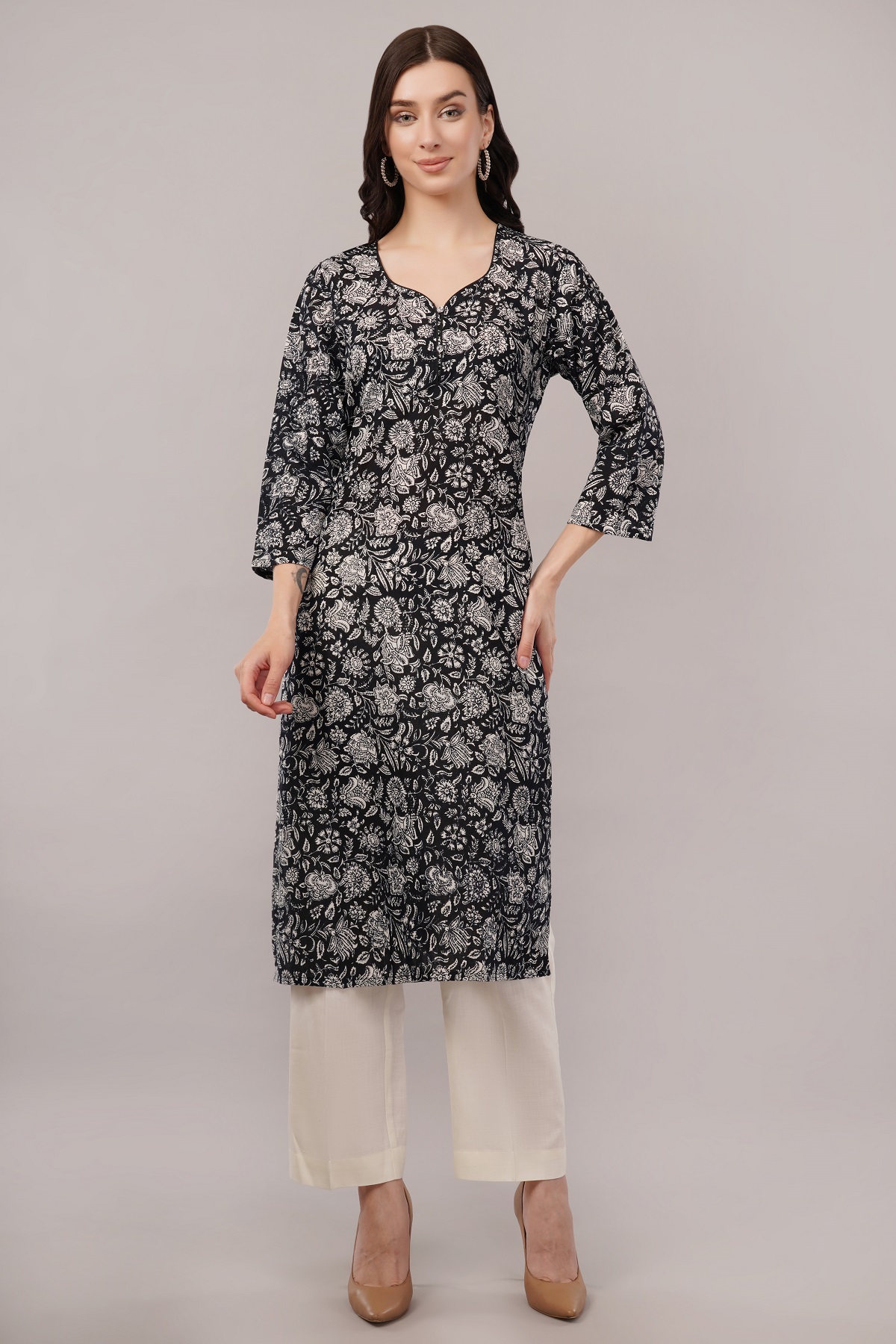 Elegant Floral Cotton Kurta, 3/4 Sleeve, Black and White Elegant Floral Cotton Kurta, 3/4 Sleeve, Black and White