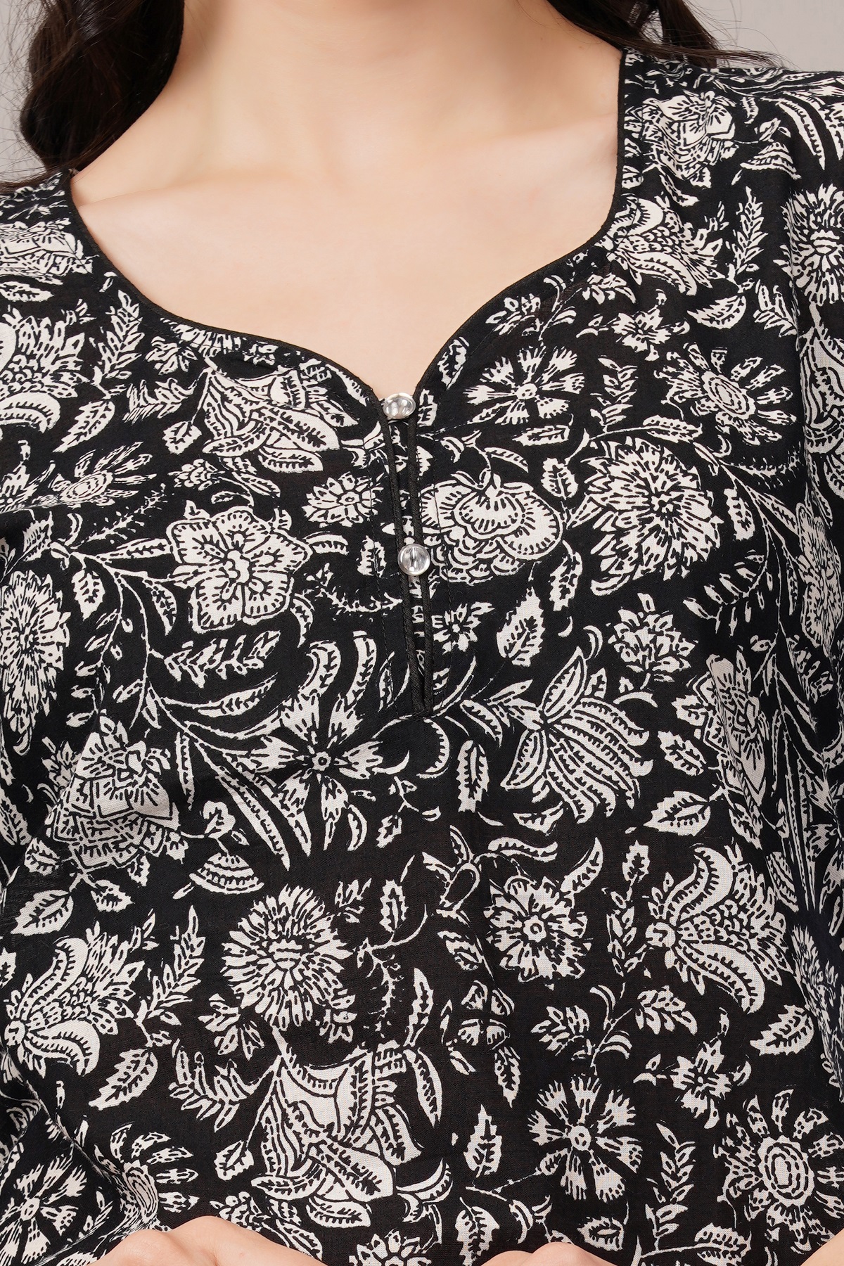 Elegant Floral Cotton Kurta, 3/4 Sleeve, Black and White Elegant Floral Cotton Kurta, 3/4 Sleeve, Black and White