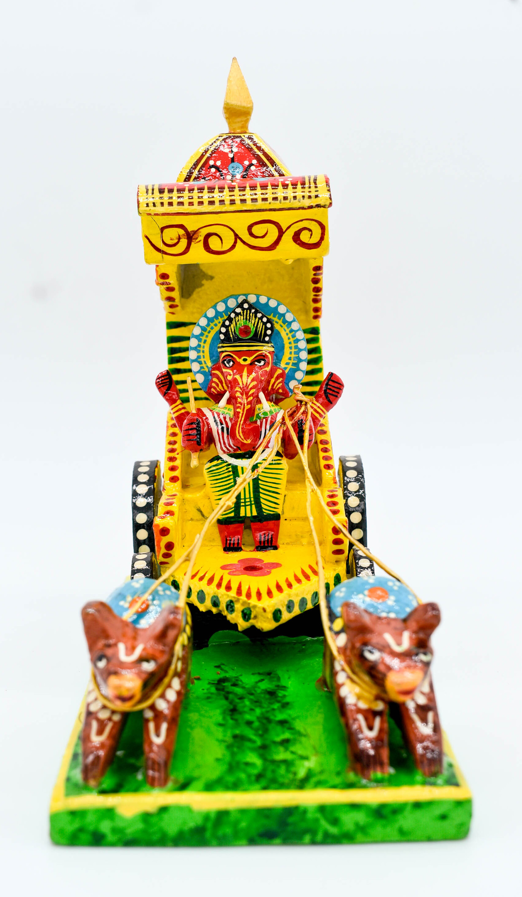 Traditional Handpainted Lord Ganesh Chariot Statue, 17.5 cm Height, Wooden Art Decor Traditional Handpainted Lord Ganesh Chariot Statue, 17.5 cm Height, Wooden Art Decor